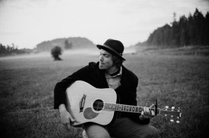 Josh Garrels. (Photo by Sasha Arutyunova)