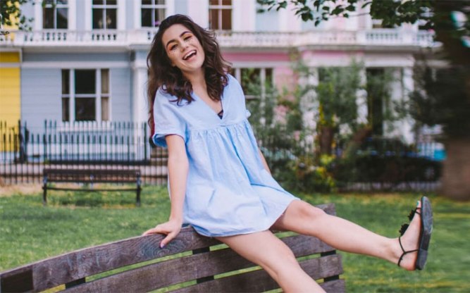 is-dodie-clark-dating-know-about-her-affair-and-relationship